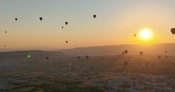 Aerial Cinematic Drone View Colorful Hot Air Balloon Flying Cappadocia — Αρχείο Βίντεο