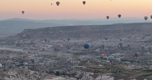 Aerial Cinematic Drone View Colorful Hot Air Balloon Flying Cappadocia — ストック動画