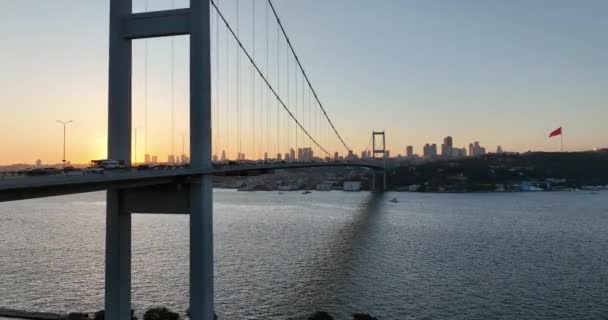 Istanbul Bosphorus Bridge City Skyline Background Turkish Flag Beautiful Sunset — Vídeos de Stock