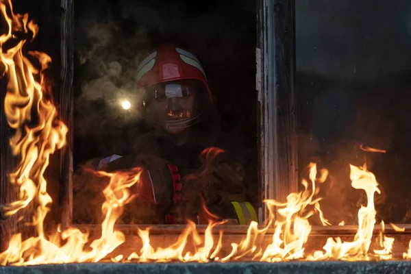 Firefighter Hero Carrying Baby Girl Out Burning Building Area Fire — Stock Photo, Image