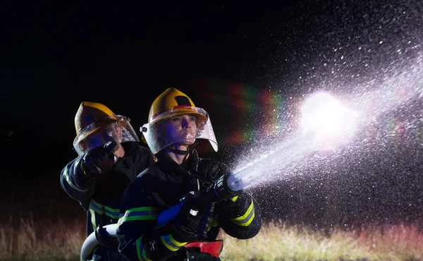 Firefighters Using Water Hose Eliminate Fire Hazard Team Female Male — Stock Photo, Image