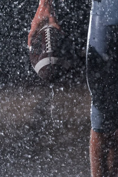 Знятий Американського Футболу Воїн Спортсмен Стань Поле Фокусуючись Ячі Готові — стокове фото