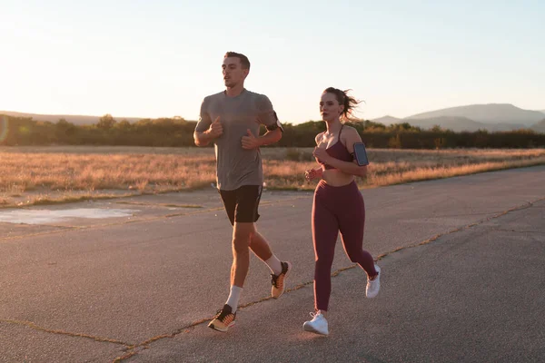 Healthy Young Couple Jogging City Streets Early Morning Beautiful Sunrise — Stock Photo, Image