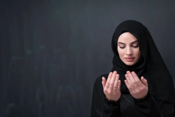 Portrait Beautiful Muslim Woman Fashionable Dress Hijab Making Traditional Prayer — Stock Photo, Image