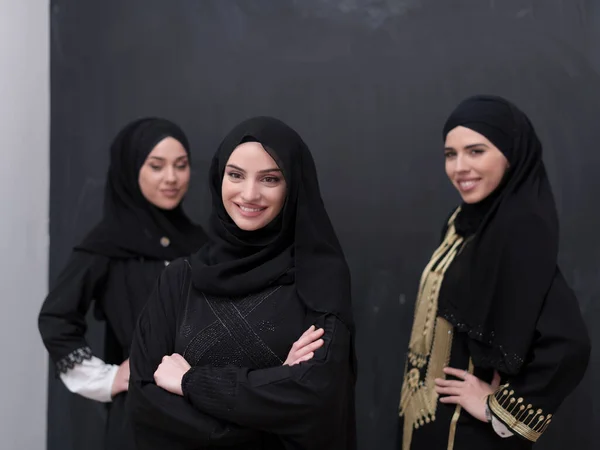 Portrait Groupe Belles Femmes Musulmanes Dans Une Robe Mode Avec — Photo
