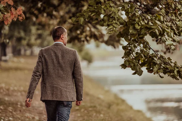 Focused Businessman Suit Walking Park High Quality Photo — Stock Photo, Image