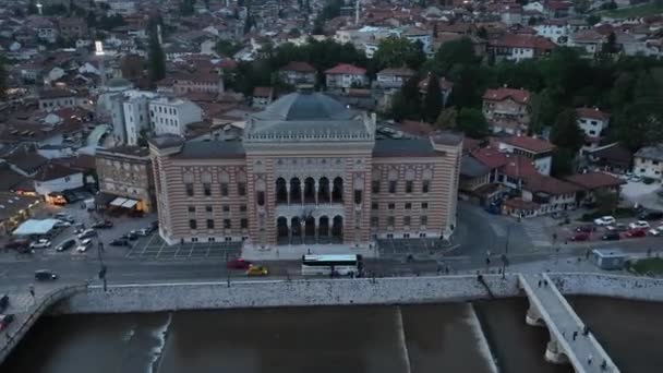 Временная Съемка Воздуха Гиперлапс Сараевской Ратуши Национальной Библиотеки Старом Городе — стоковое видео