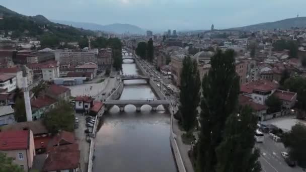 Flygbilder Timelapse Eller Hyperlapse Sarajevo Stadshus National Library Gamla Stan — Stockvideo