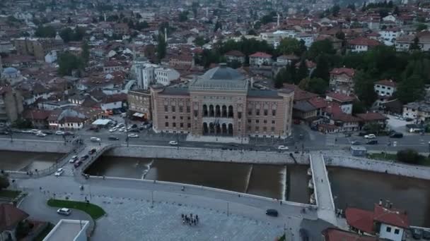 Flygbilder Timelapse Eller Hyperlapse Sarajevo Stadshus National Library Gamla Stan — Stockvideo