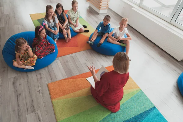 Reading Time Elementary School Kindergarten Teacher Reads Book Children Elementary — Stock Photo, Image