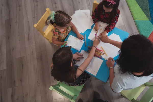 Enfants Créatifs Pendant Cours Art Dans Une Garderie Une École — Photo