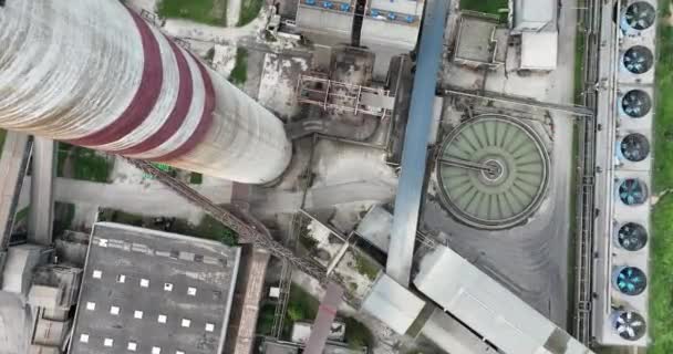 Drone Aéreo Tiro Usina Carvão Com Duas Altas Torres Resfriamento — Vídeo de Stock