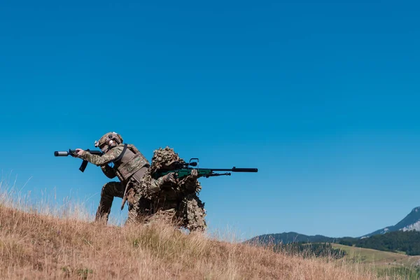 Une Équipe Tireurs Élite Soldats Est Infiltrée Assistante Sniper Chef — Photo