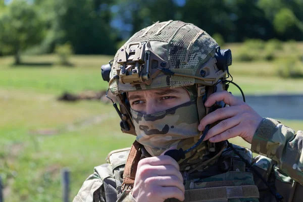 Speciale Operaties Soldaten Team Voor Bereiden Tactische Communicatie Uitrusting Voor — Stockfoto