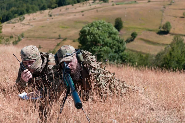 Una Squadra Cecchini Soldati Sta Andando Sotto Copertura Assistito Assistente — Foto Stock