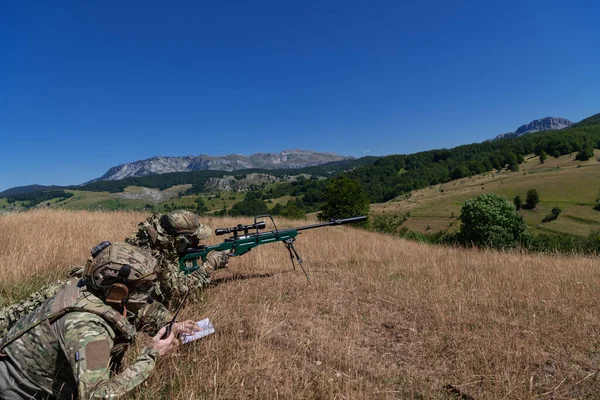 Sniper Team Squad Soldiers Going Undercover Assisted Assistant Observe Area — Stock Photo, Image