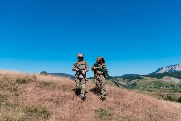 Una Squadra Cecchini Soldati Sta Andando Sotto Copertura Assistente Cecchino — Foto Stock