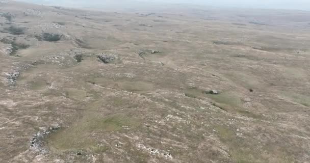 Aerial Cinematic Toma Cámara Lenta Drone Volando Sobre Una Gran — Vídeo de stock