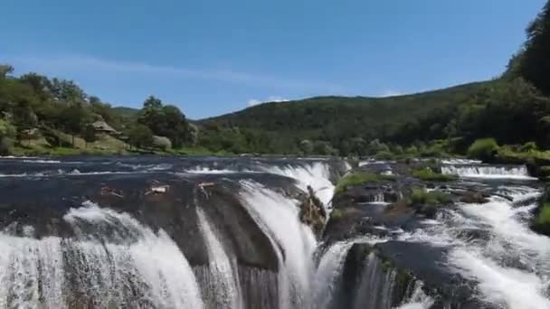 Fpv Aerial Shot Hábil Voando Paisagem Natural Rio Una Com — Vídeo de Stock