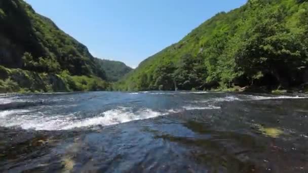 Fpv Aerial Shot Hábil Voando Paisagem Natural Rio Una Com — Vídeo de Stock