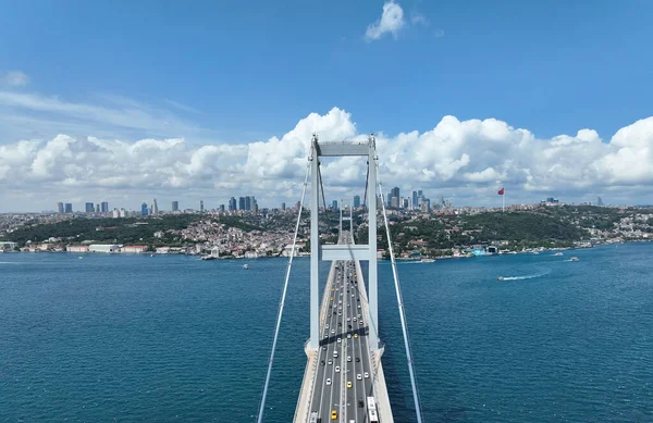 Мост Стамбул Босфор Город Skyline Фоновом Режиме Турецким Флагом Красивом — стоковое фото