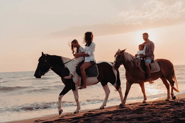 Family Spends Time Children While Riding Horses Together Sandy Beach — Fotografia de Stock