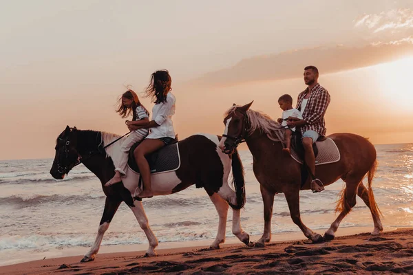 Family Spends Time Children While Riding Horses Together Sandy Beach — Stockfoto