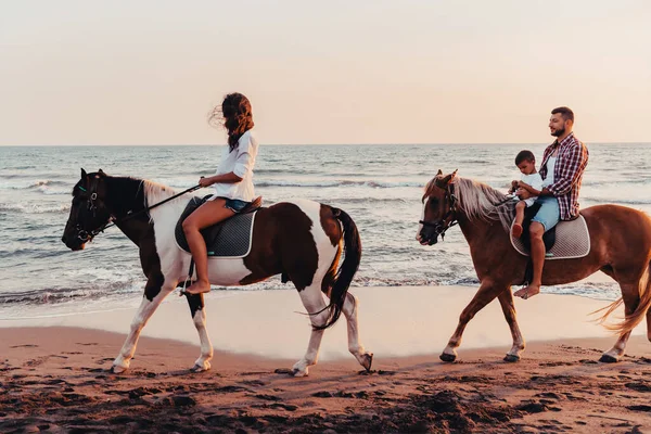 Family Spends Time Children While Riding Horses Together Sandy Beach — Stock fotografie