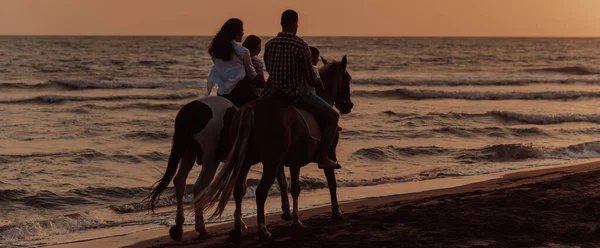 Family Spends Time Children While Riding Horses Together Sandy Beach — Stock fotografie