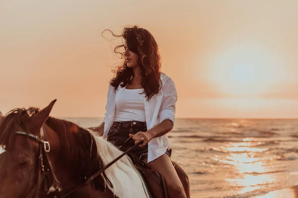 Woman Summer Clothes Enjoys Riding Horse Beautiful Sandy Beach Sunset — 图库照片