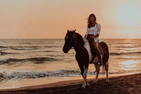 Woman Summer Clothes Enjoys Riding Horse Beautiful Sandy Beach Sunset — Φωτογραφία Αρχείου