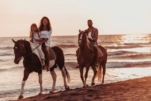 Family Spends Time Children While Riding Horses Together Sandy Beach — 스톡 사진