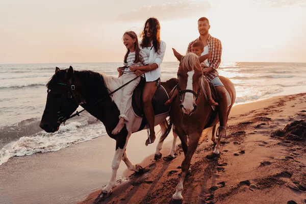 Family Spends Time Children While Riding Horses Together Sandy Beach — Φωτογραφία Αρχείου