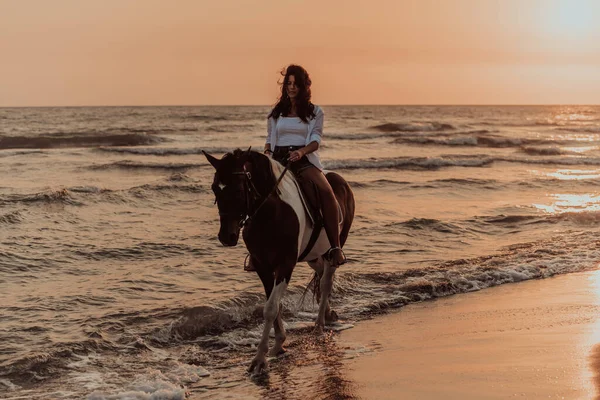 Woman Summer Clothes Enjoys Riding Horse Beautiful Sandy Beach Sunset — Foto de Stock