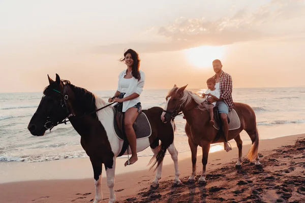 Family Spends Time Children While Riding Horses Together Sandy Beach — Stockfoto