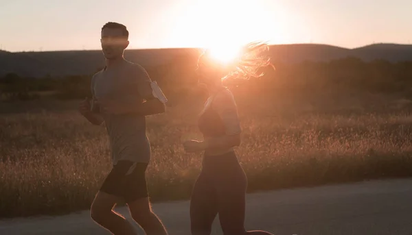 Jeune Couple Bonne Santé Faisant Jogging Dans Les Rues Ville — Photo