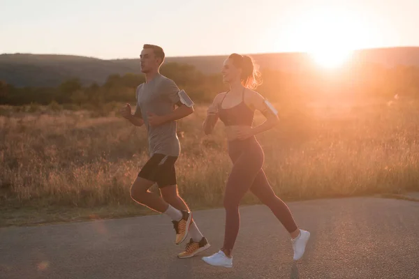 Healthy Young Couple Jogging City Streets Early Morning Beautiful Sunrise — Stock Photo, Image