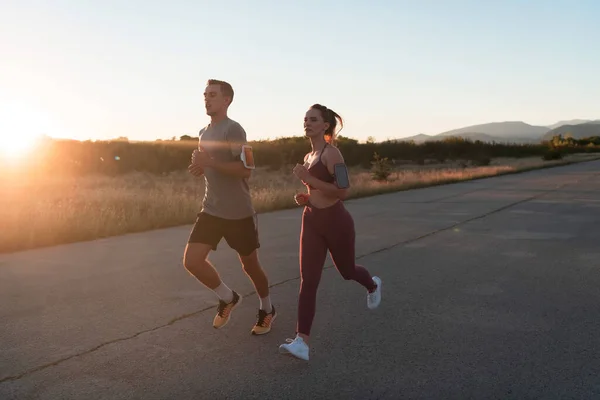 Healthy Young Couple Jogging City Streets Early Morning Beautiful Sunrise — Stock Photo, Image