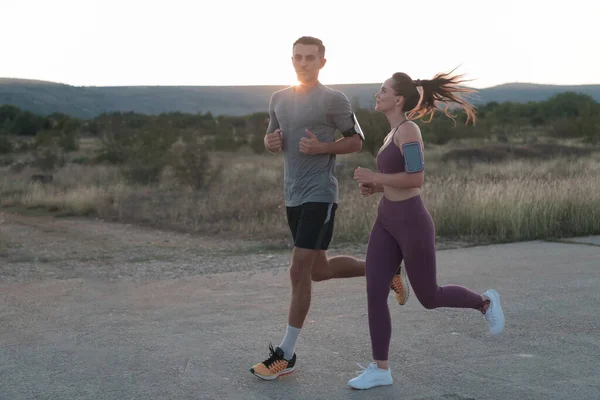 Healthy Young Couple Jogging City Streets Early Morning Beautiful Sunrise — Stock Photo, Image