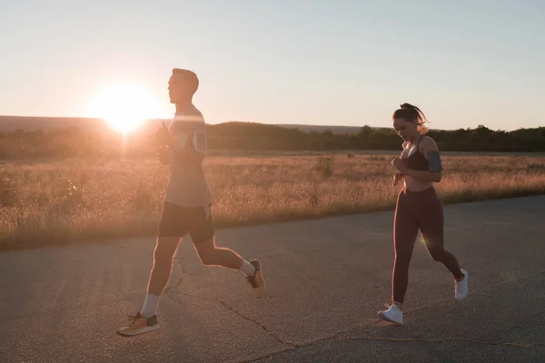 Healthy Young Couple Jogging City Streets Early Morning Beautiful Sunrise — Stock Photo, Image