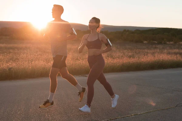 Healthy Young Couple Jogging City Streets Early Morning Beautiful Sunrise — Stock Photo, Image