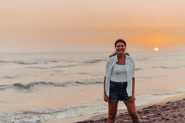 Happy Carefree Woman Enjoying Beautiful Sunset Beach Selective Focus High — 스톡 사진