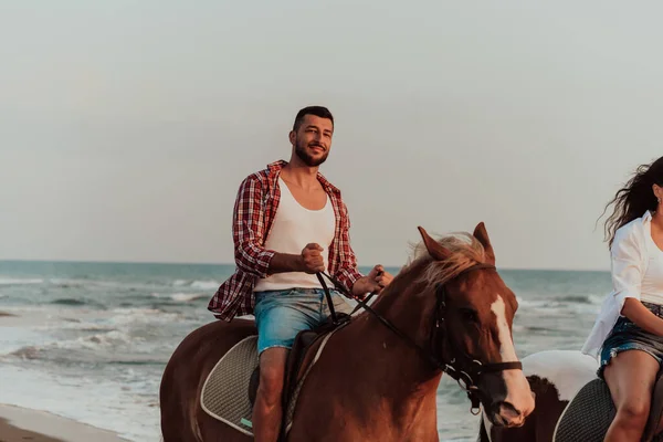 Loving Couple Summer Clothes Riding Horse Sandy Beach Sunset Sea — Stockfoto