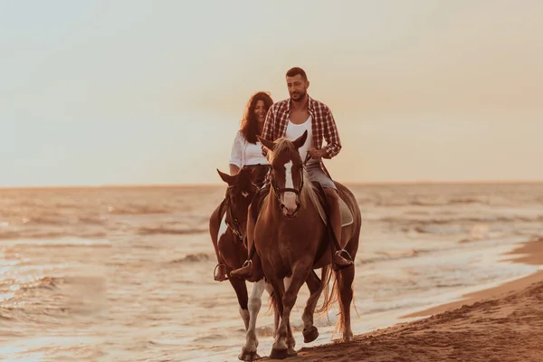 Loving Couple Summer Clothes Riding Horse Sandy Beach Sunset Sea — ストック写真