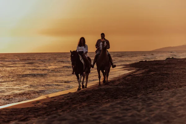 Loving Couple Summer Clothes Riding Horse Sandy Beach Sunset Sea — 스톡 사진