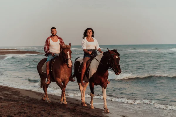 Loving Couple Summer Clothes Riding Horse Sandy Beach Sunset Sea — Stok fotoğraf