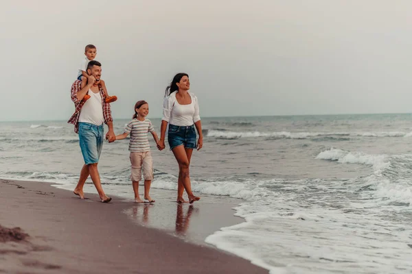 Family Gatherings Socializing Beach Sunset Family Walks Sandy Beach Selective Royaltyfria Stockbilder
