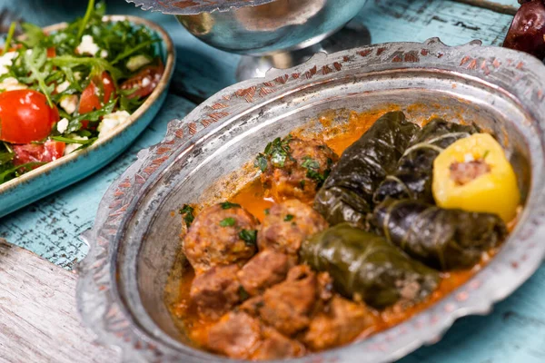 Eid Mubarak Tradiční Ramadán Iftar Večeře Různé Chutné Jídlo Autentických — Stock fotografie