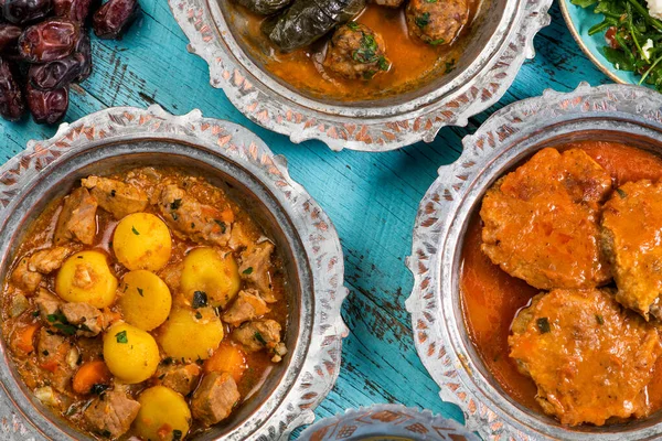 Eid Mubarak Traditioneel Ramadan Iftar Diner Geassorteerde Smakelijke Gerechten Authentieke — Stockfoto