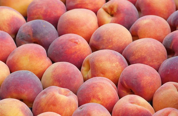 Fresh ripe peaches — Stock Photo, Image